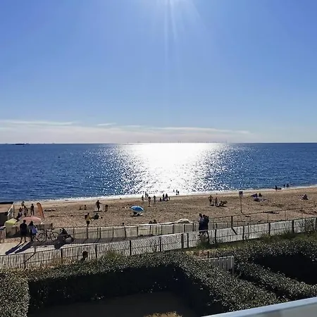 Sur La Plage De Bonne Source Les Pieds Dans L'Eau Pornichet Exterior foto